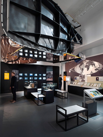 Information-Age_Andrew-Meredith_Panorama